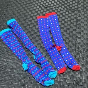 2 pairs of compression socks blue and red